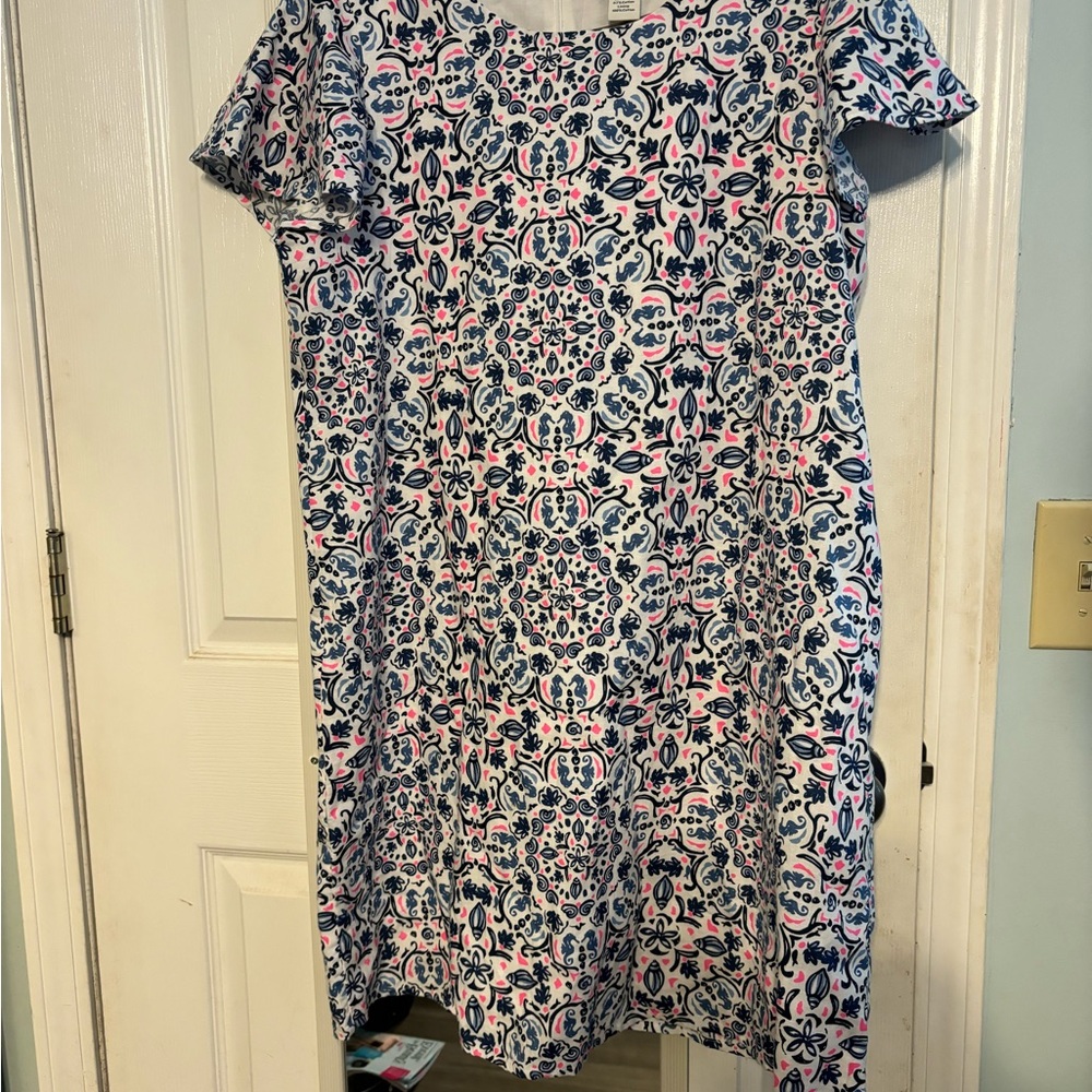 Vineyard Vines Dress. Size Large. Like new. Fully lined.